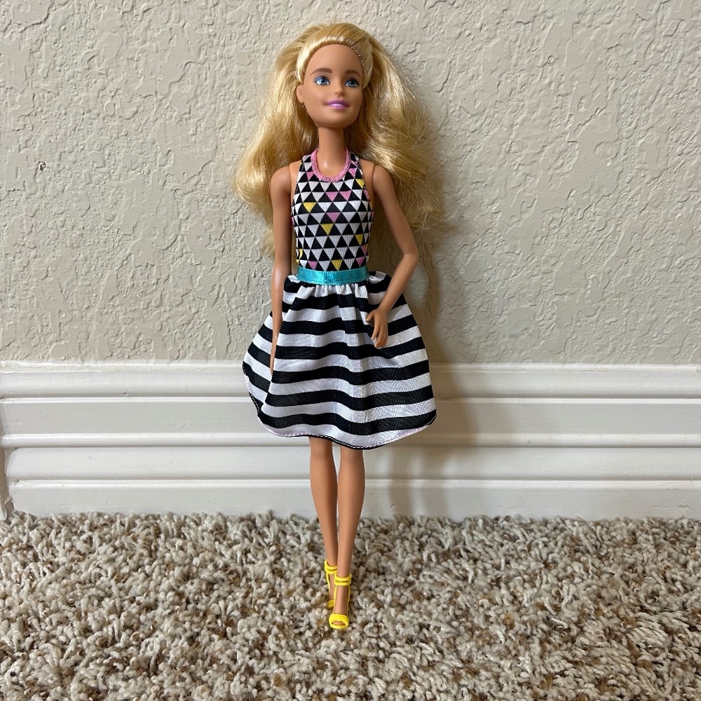 Barbie Fashionistas Power Print Doll.